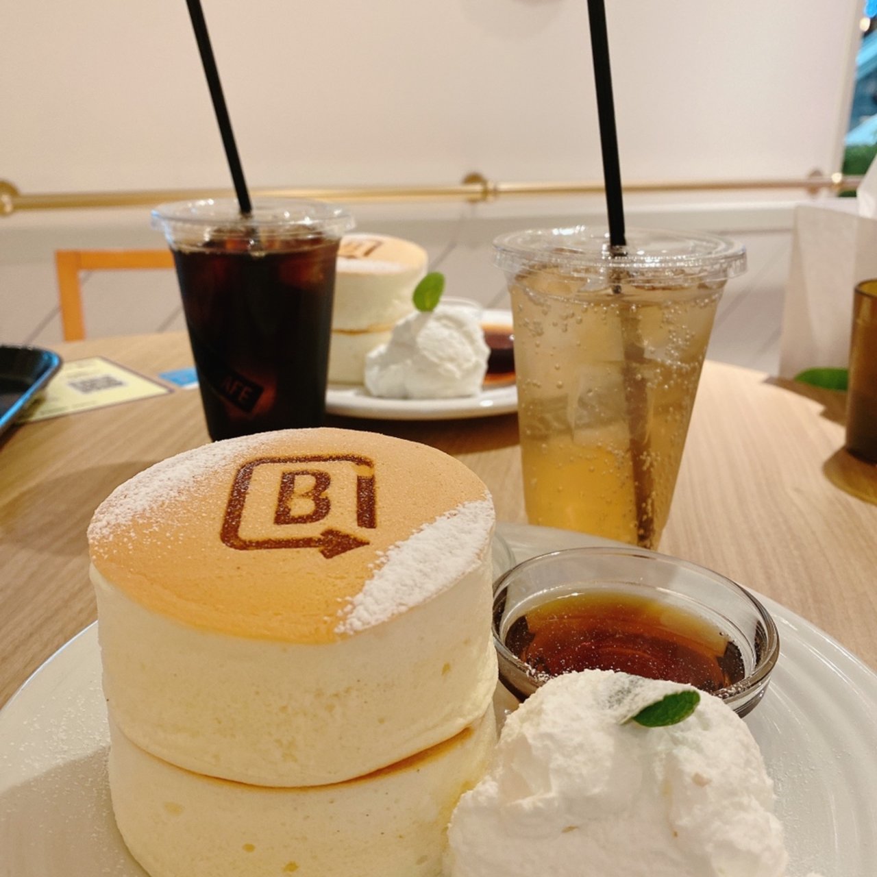 ホワイトスフレパンケーキ2P(BURN SIDE ST CAFE （バーンサイド