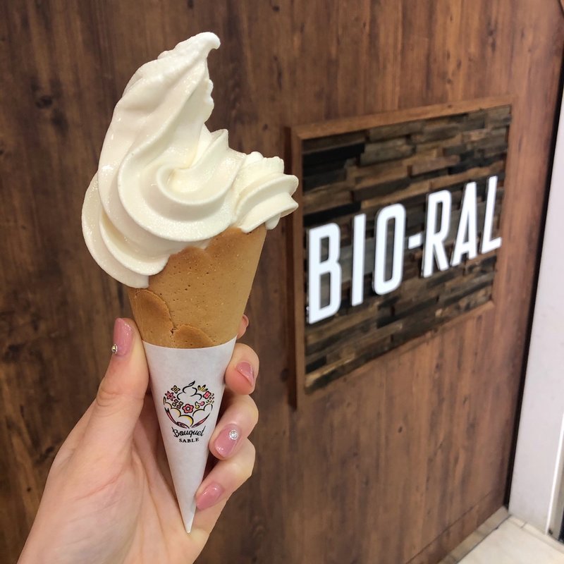 牛乳×天然醸造醤油ミックスソフトクリーム(BIO-RAL ビオラル)