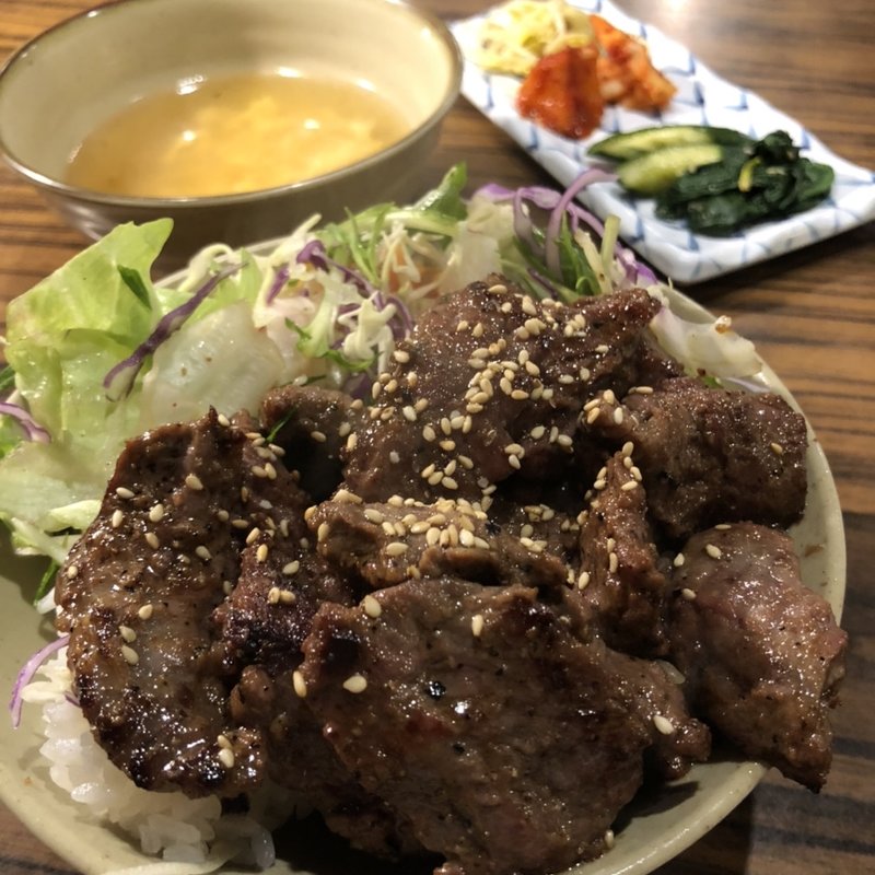 牛ハラミ丼(焼肉ホルモン 瓦亭)