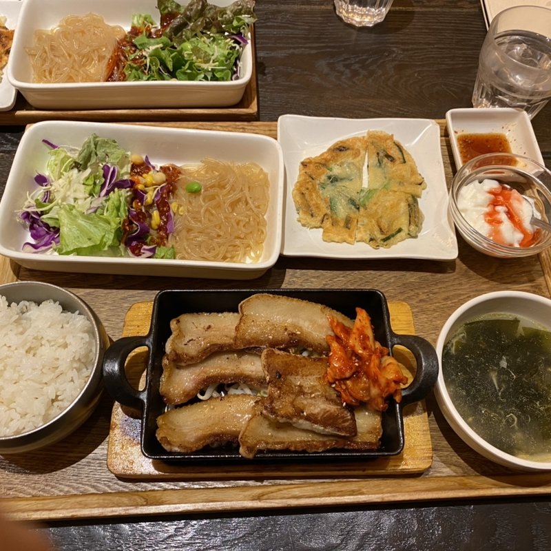 三元豚サムギョプサルセット(韓美膳(ハンビジェ) あべのハルカス店)