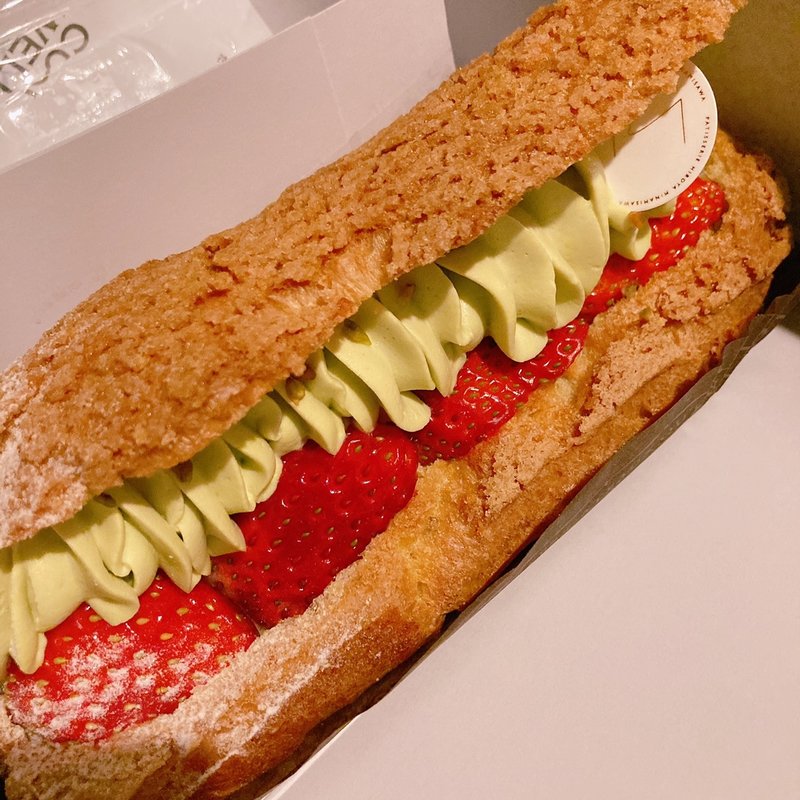 エクレアピスターシュ(パティスリー・ヒロヤ・ミナミサワ)