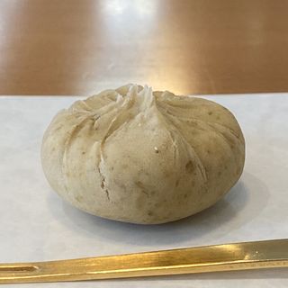季節の上生菓子(栗きんとん)(松華堂茶寮 café de shokado)