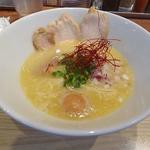 濃厚鶏白湯ラーメン(骨付鶏・鶏麺専門店 中野屋 十三店)