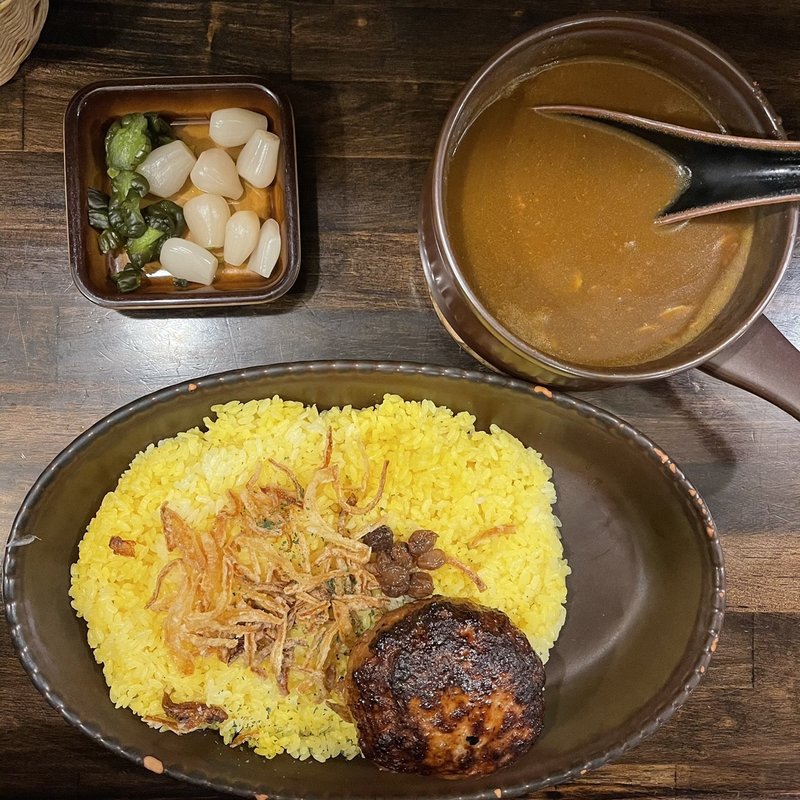 チキンカレー　大盛り　ハンバーグトッピング(ビストロ喜楽亭)