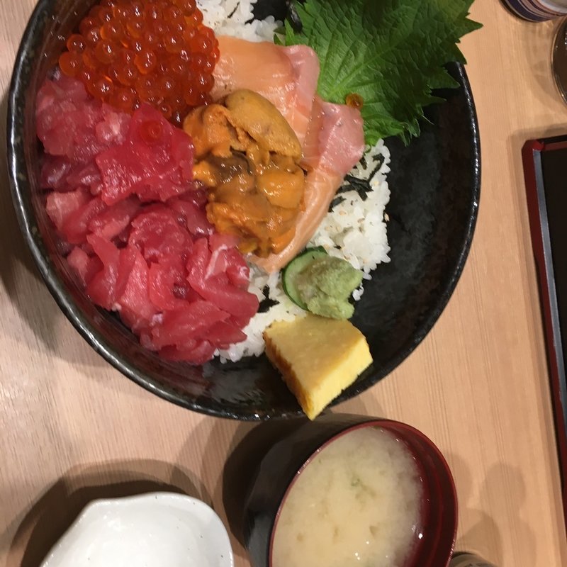 (海鮮丼 大江戸 築地市場内店 （かいせんどん おおえど）)