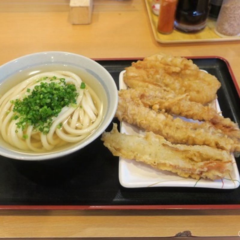 ひやかけうどん1玉、ちくわ天、ゲソ天、かしわ天(讃岐うどん 條辺)