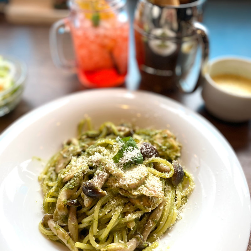 パスタセット（鹿児島県産赤鶏ときのこのバジルソース）(Haleiwa cafe (ハレイワカフェ） 京都桂店)