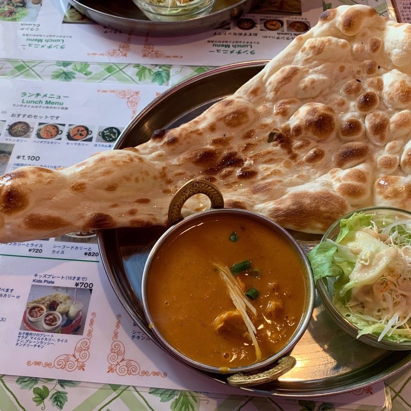Aランチ　カレー1種類、プレーンナン、サラダ、チャイ(AAKASH INDIAN RESTURANT アカス)