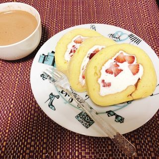 苺の塩ロールケーキ(シフォンケーキマリｨ)
