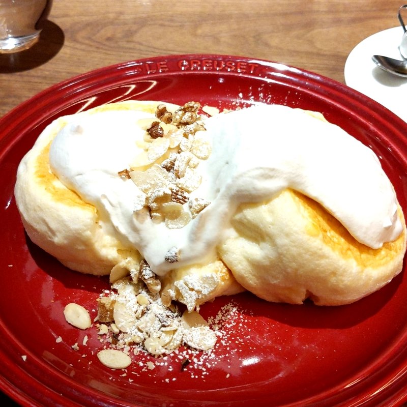 ふわっとろパンケーキ「ローストナッツクリーム（蜂蜜入メイプルシロップ添え）」(むさしの森珈琲　仙台富沢店)