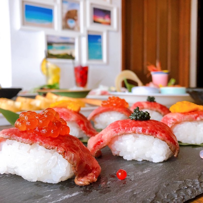 黒毛和牛の肉寿司(海鮮×肉×鉄板バル okiumiya)