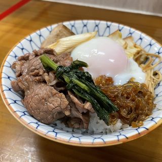 温玉すき焼き丼(ラーメン専科 竹末食堂)