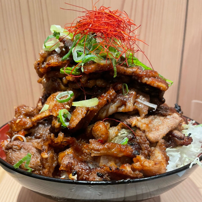 牛カルビ丼　火山盛り(カルビ火山　堂島店)