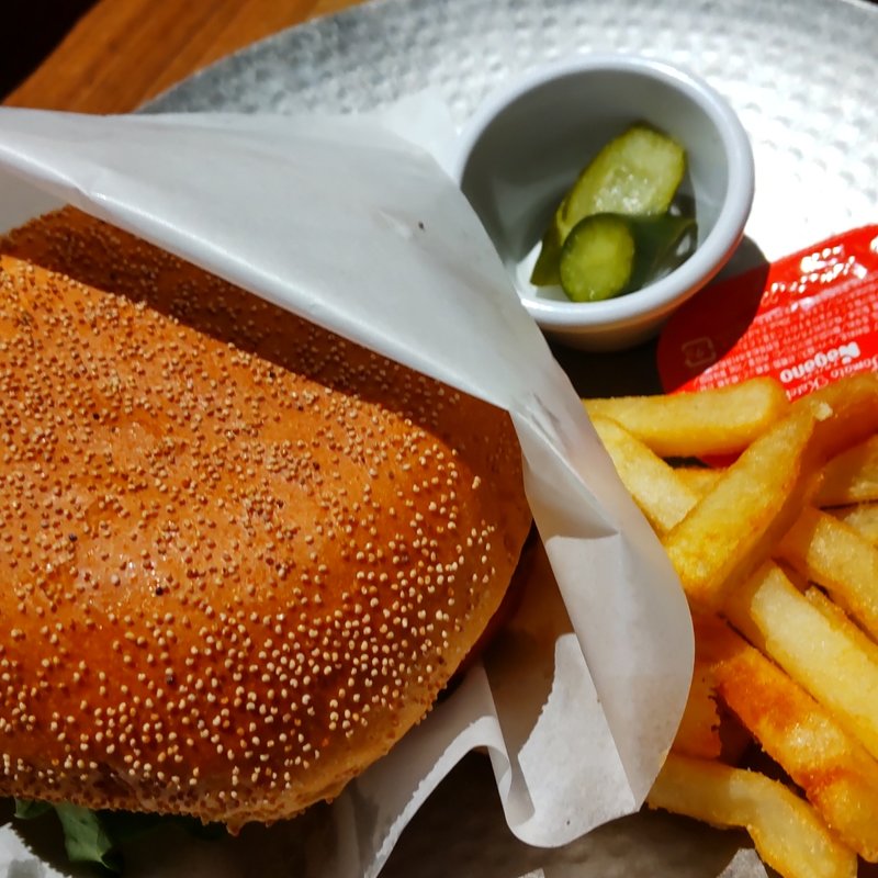 (ザ・タワー タヴァン バー＆グリル

)