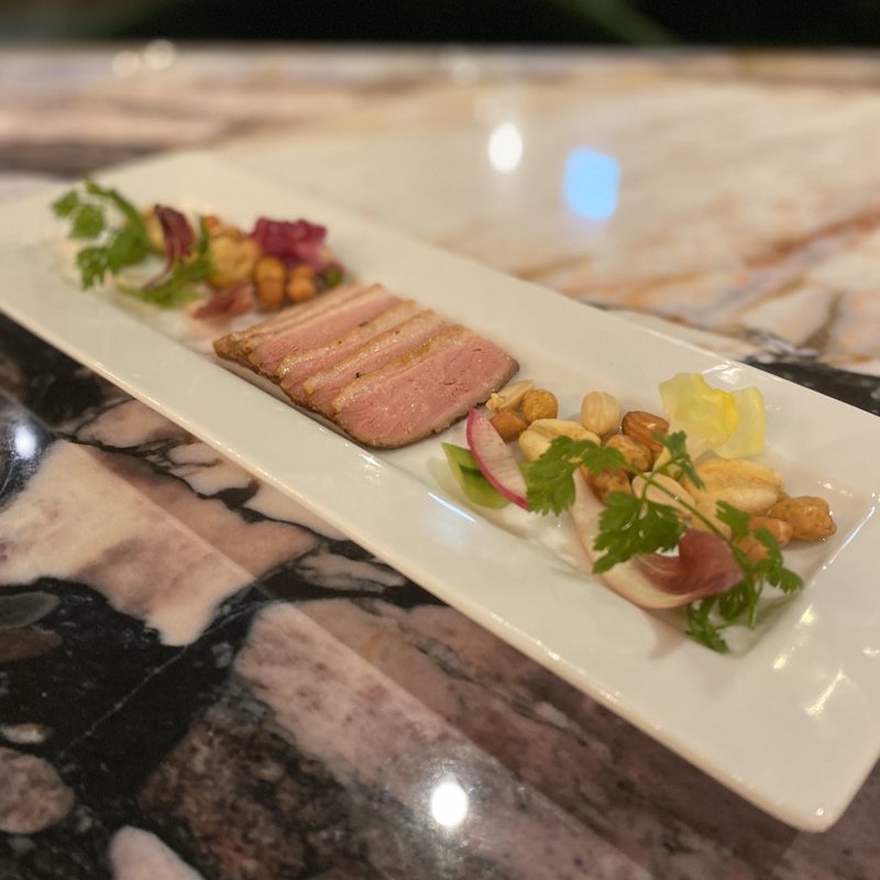 鴨肉の黒胡椒風味(Le chat blanc)