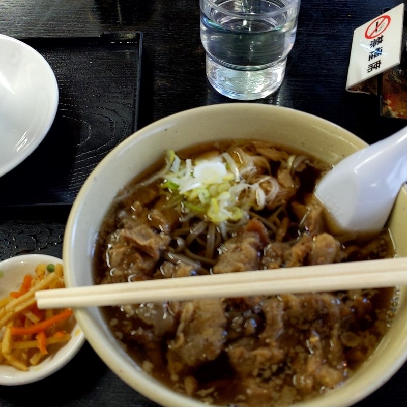 米沢牛すじうどん(お食事処　べに花庵)
