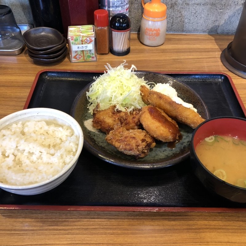 日替りランチ(マグロユッケ丼と定食 三崎屋)
