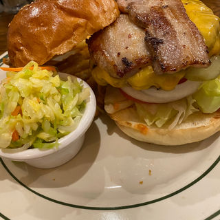 武蔵小杉駅周辺で食べられるベーコンチーズバーガーランキング Sarah サラ