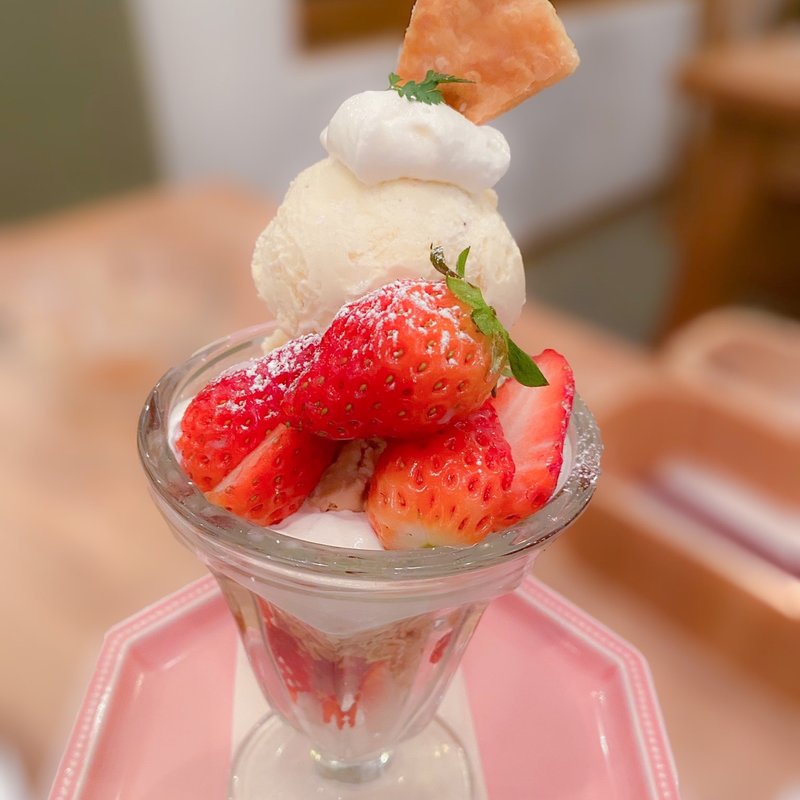 いちごパフェ(スプーンティ&レストラン （SPOON TEA & RESTAURANT）)
