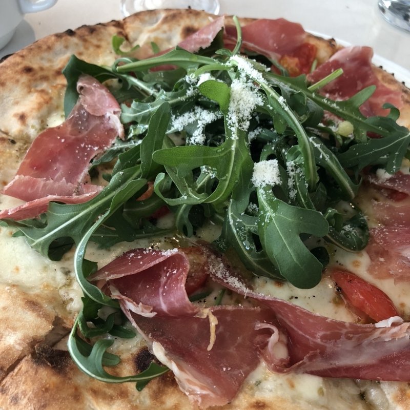 ルーコラとプロシュートのピザ(シエロイリオ　ヒガシ （Cielo y Rio ヒガシ）)