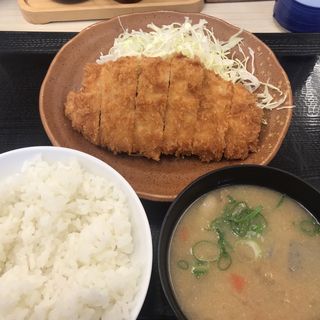 朝ロースカツ定食(かつや 代々木駅前店)