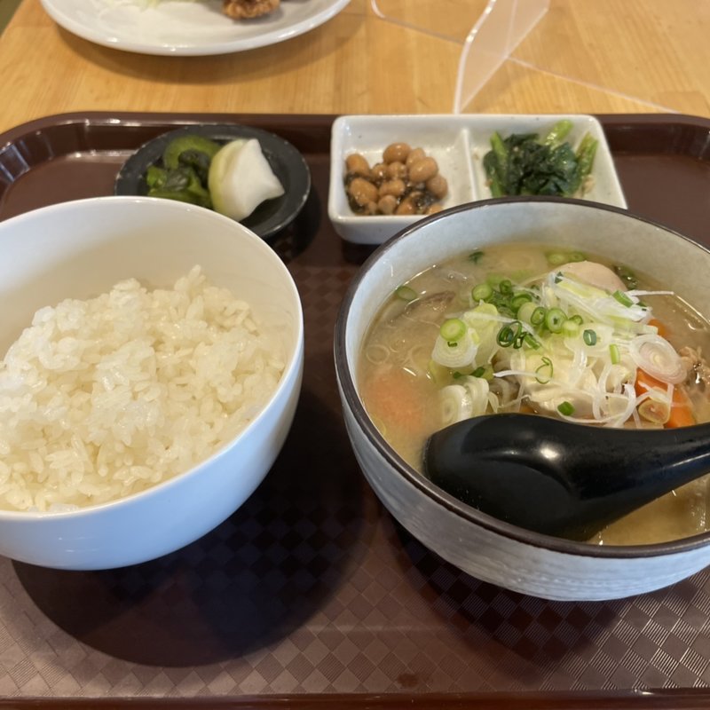 豚汁定食(酒と飯　たまる食堂)