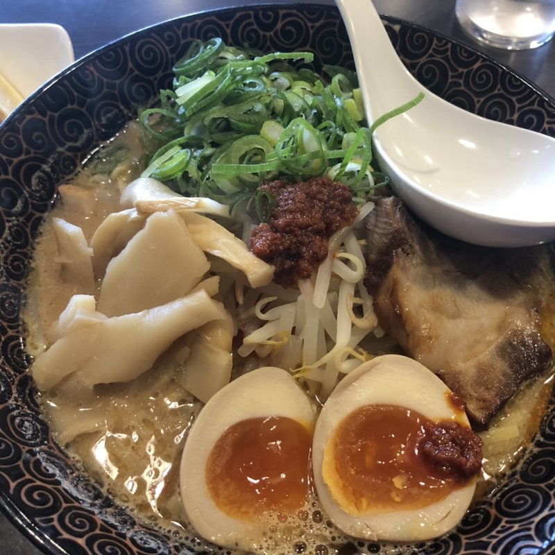 豚骨魚介らーめん(マルハチらーめん)