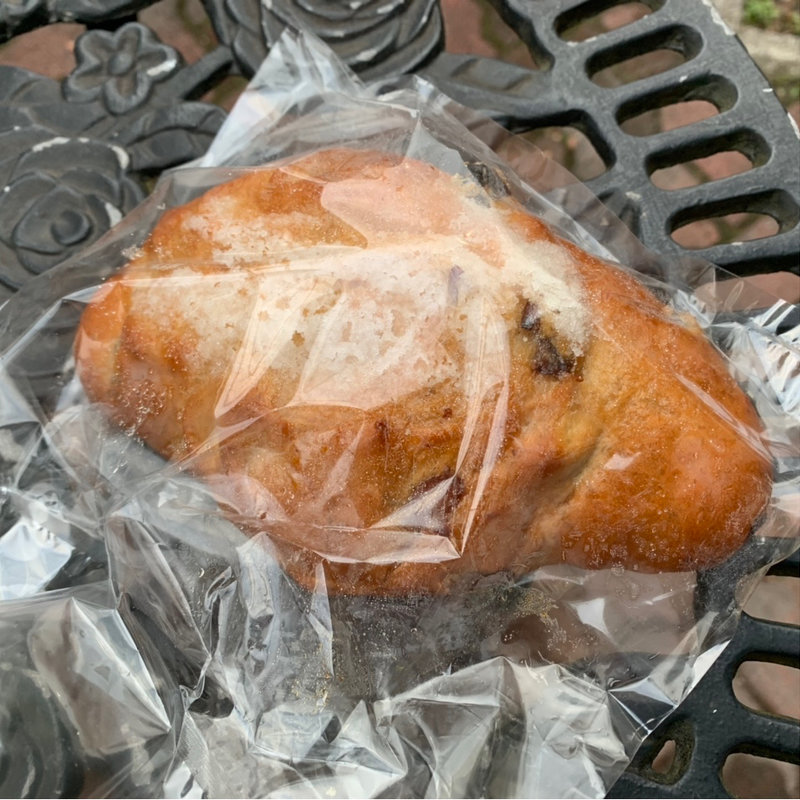 黒糖レーズンコッペ(ベーカリー柳月堂 （ベーカリーリュウゲツドウ）)