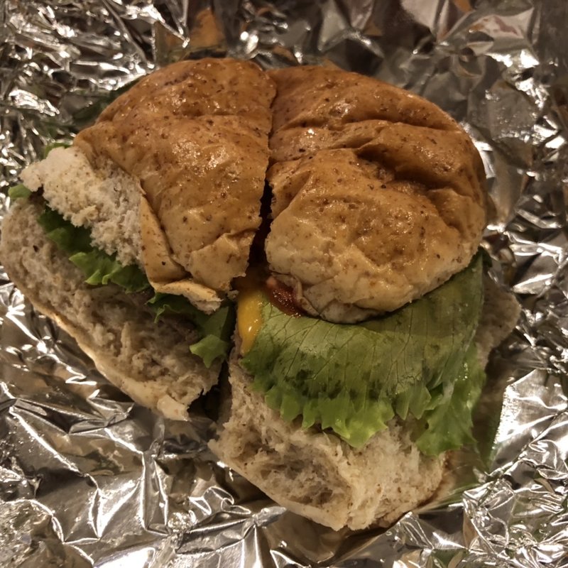 チーズバーガー(チャーリー多幸寿 （チャーリータコス）)