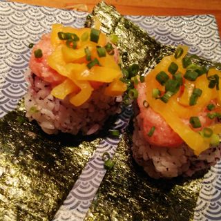 ネギトロの入ったミニおにぎり(おばんざい我屋)