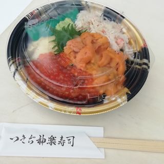 三色丼(つきぢ神楽寿司 新館)