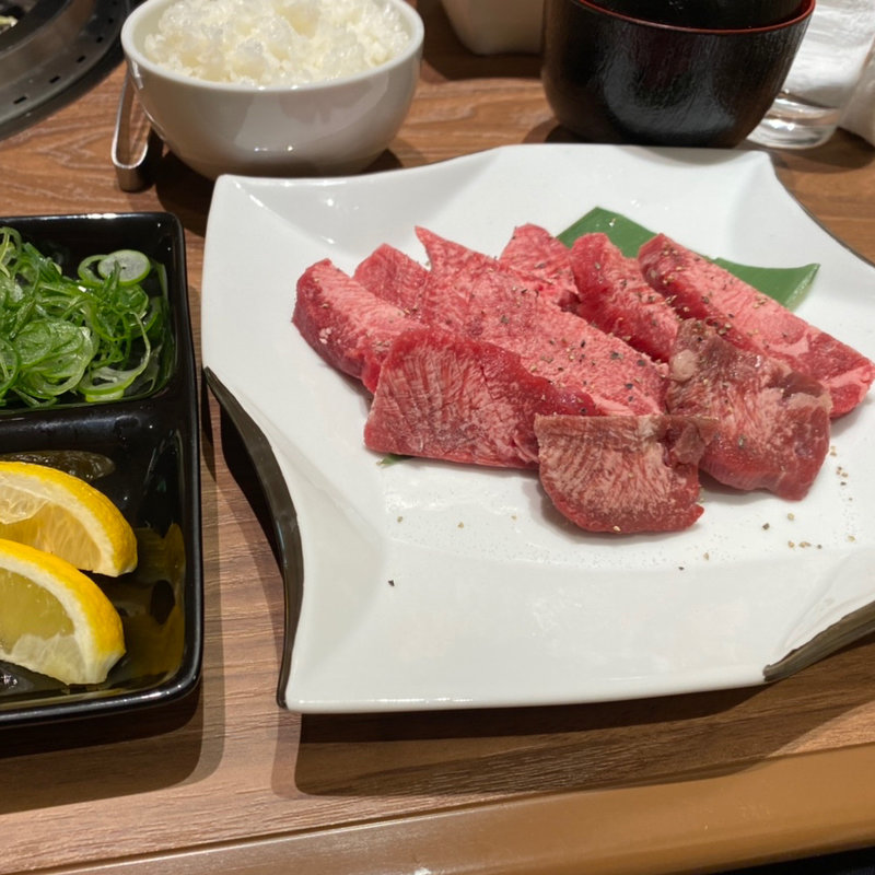 生タン厚切りランチ(焼肉のひら山)