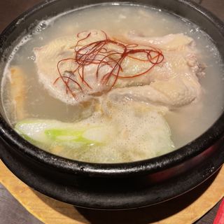 参鶏湯(韓国家庭料理　舎廊房 （サランバン）)