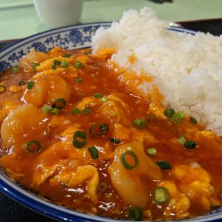 Aランチ（エビチリ丼／スープ／杏仁豆腐）