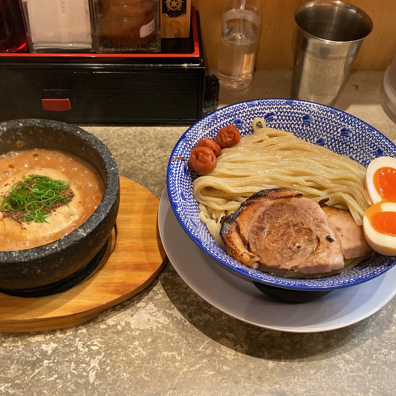 つけ麺(下品なぐらいダシのうまいラーメン屋)