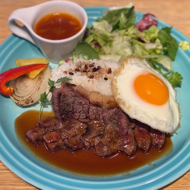 サーロインステーキロコモコセット(むさしの森珈琲)