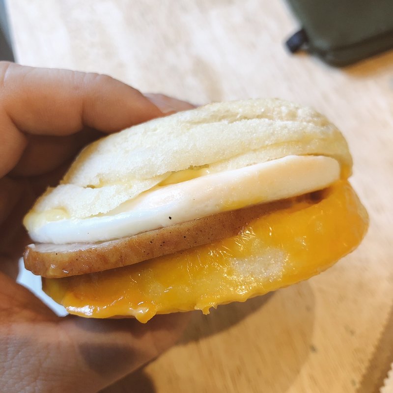 3種チーズソースのエッグマフィン(セブン-イレブン 台東浅草橋3丁目店)