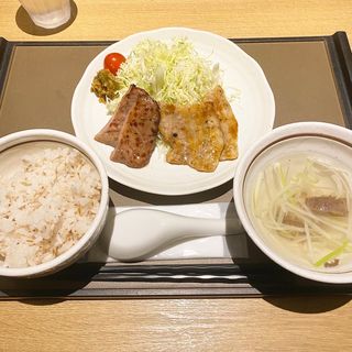 牛タン&宮城豚網焼カルビ定食(三代目文治ダイバーシティ東京プラザ店)