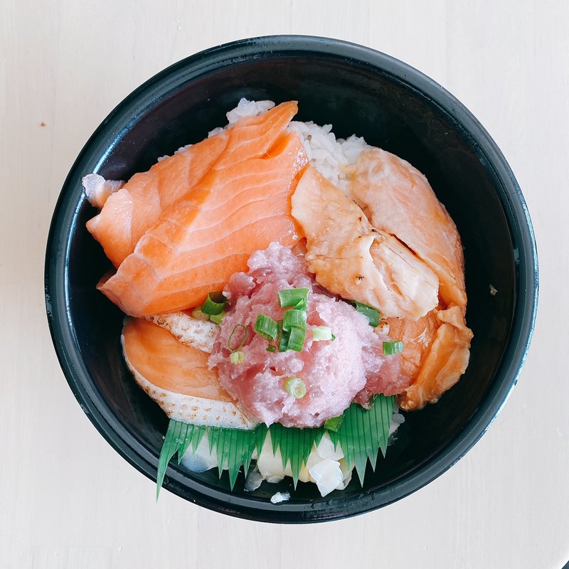 ひまわり丼(魚丼 川崎大師店)