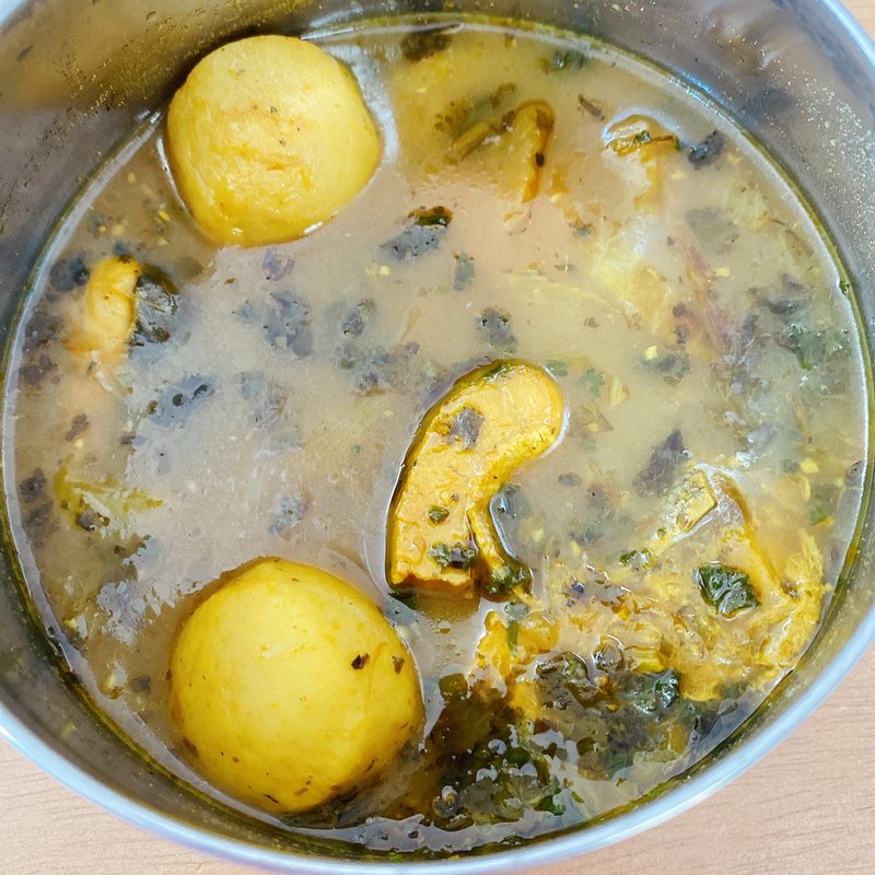 三種のハーブとブリと里芋のコレシュ(大衆スパイス酒場 ニューヤスダヤ)