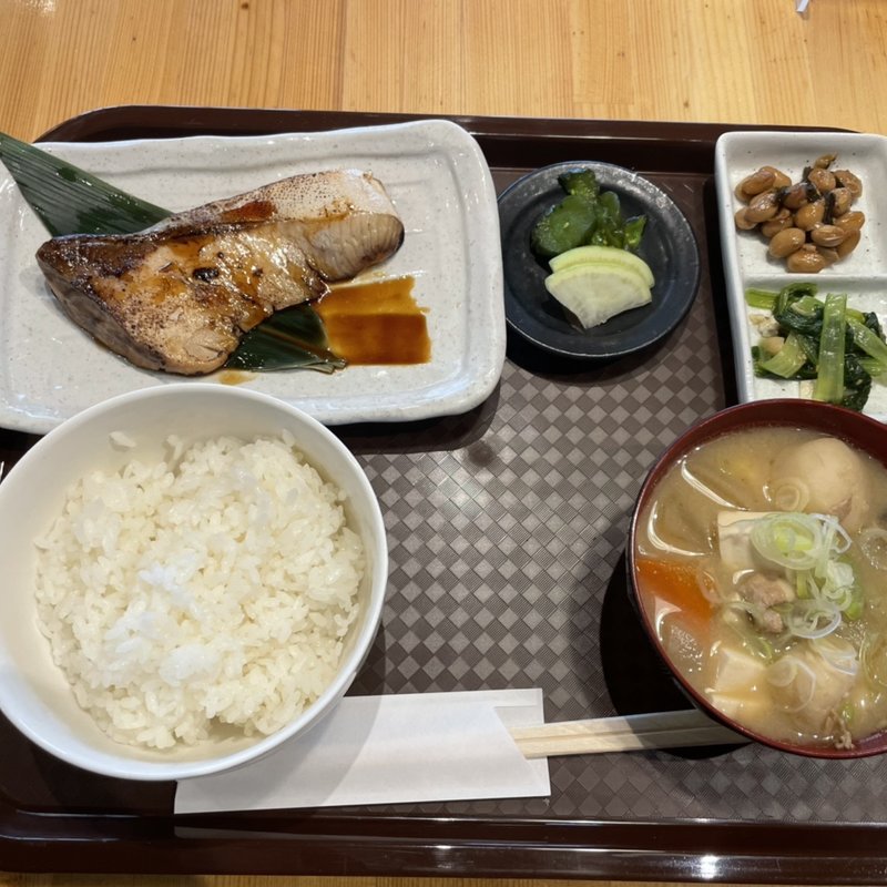 ブリテリ定食(酒と飯　たまる食堂)