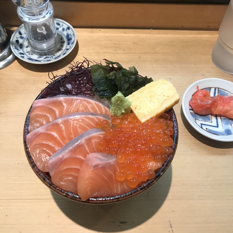 いくらサーモン丼(熊だ)