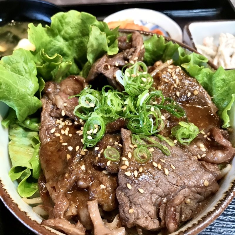 ハラミ丼(高架下チエちゃん)