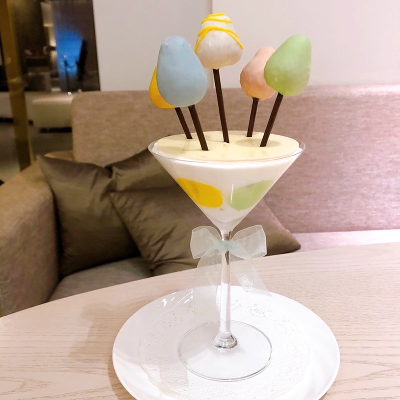 苺 だから “ 赤 ” っ て キメツケて ない？ 「 ストロベリーパステルパレット 」  (リーガロイヤルホテル京都 )