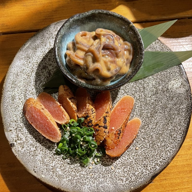 炙り明太子と、スルメイカの肝和え(焼鳥 赫色)