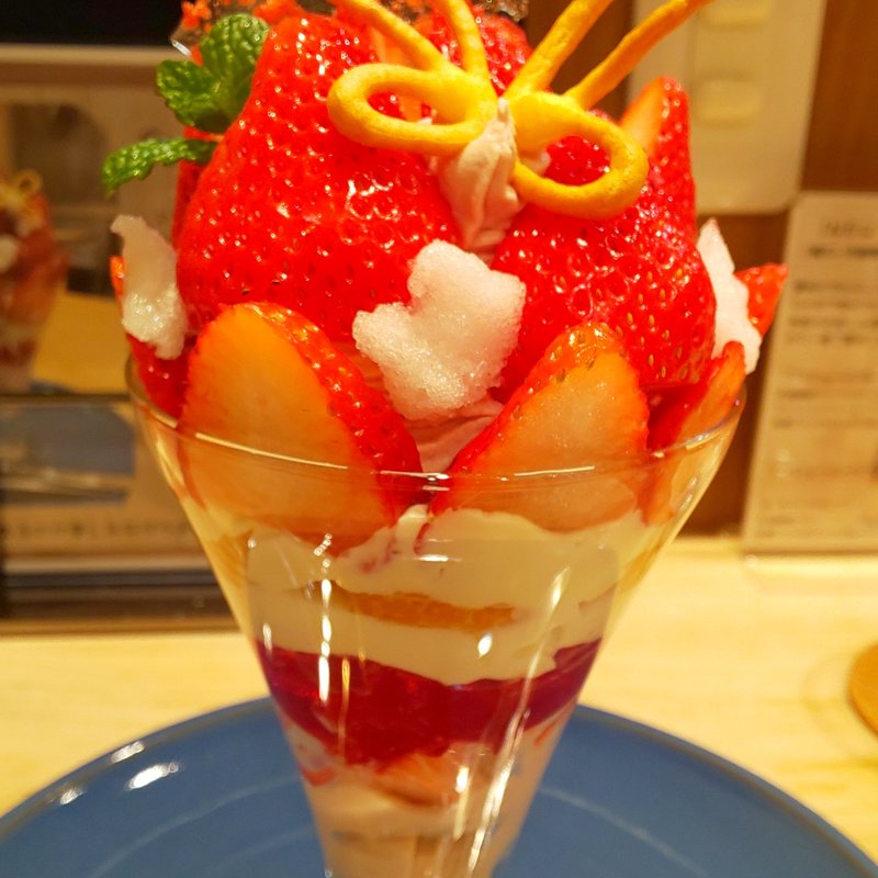 いちごのパフェ(Comule)