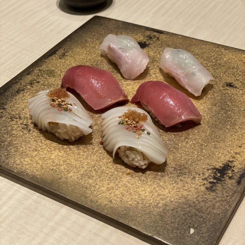 握り(八新鮨 （はっしんずし）)