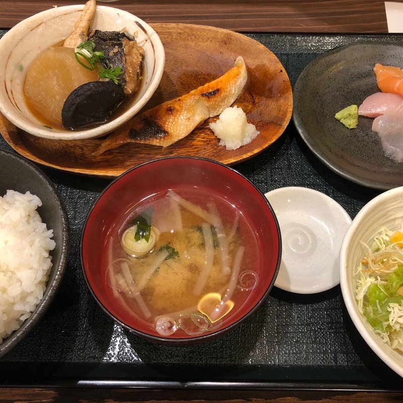 かれい煮と鮭ハラス(銀座漁港 快海)