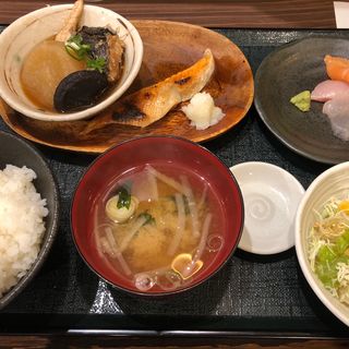 かれい煮と鮭ハラス(銀座漁港 快海)