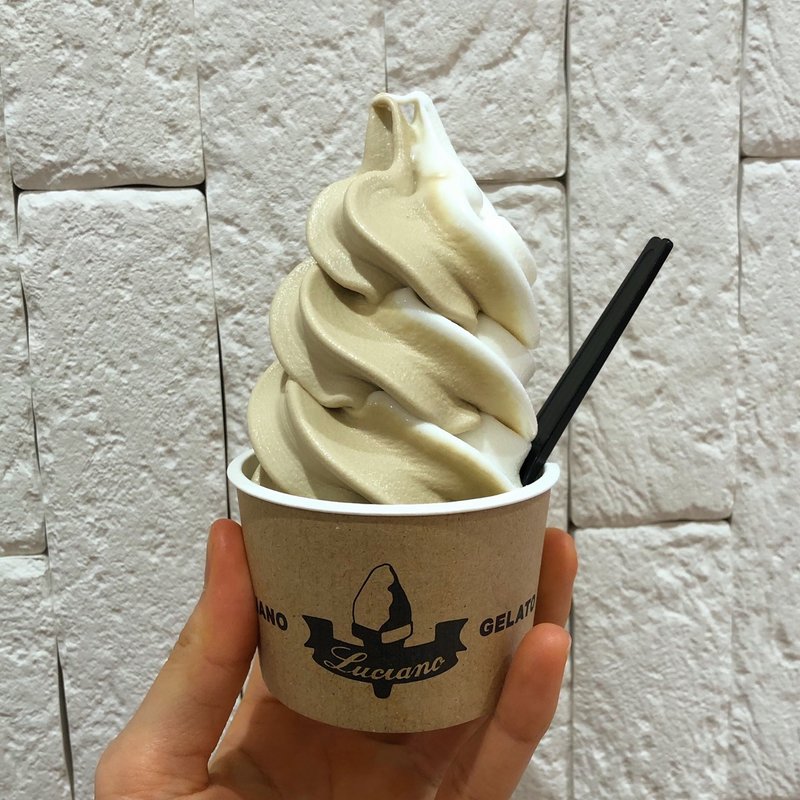 ぎんざソフトクリーム（ピスタチオ＆東京牛乳）(ルチアーノ・ビオ 銀座店)